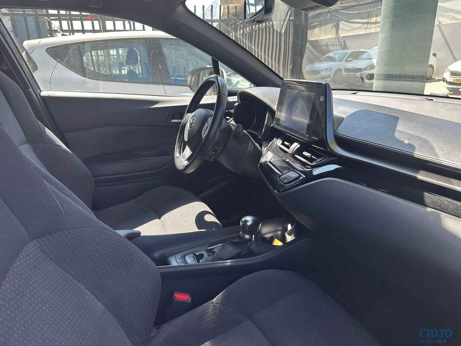 2017' Toyota CH-R photo #4