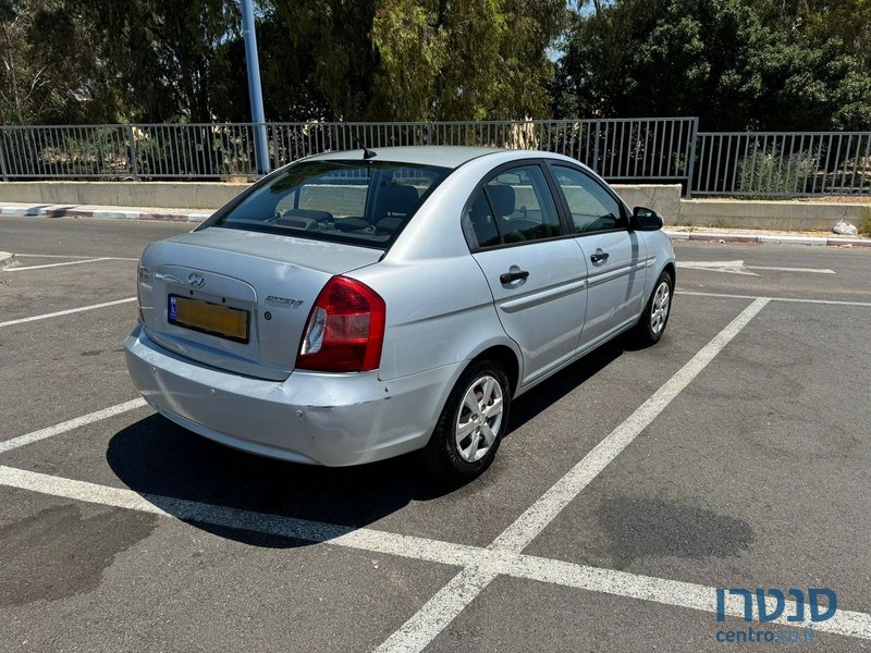 2010' Hyundai Accent photo #3