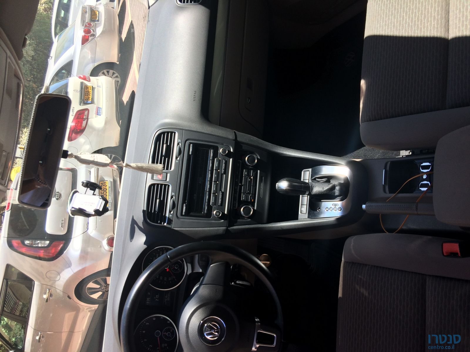 2011' Volkswagen Golf photo #4