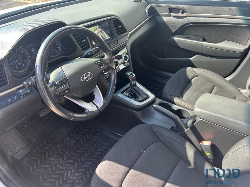 2019' Hyundai Elantra photo #3