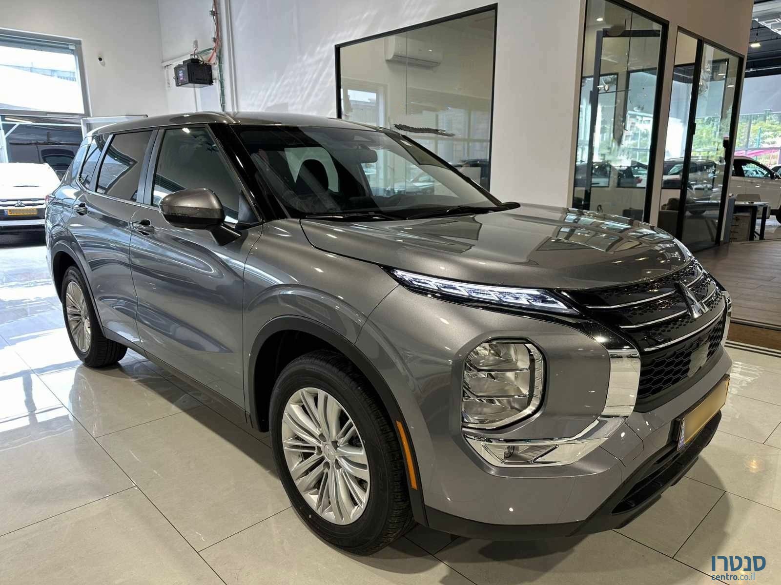 2024' Mitsubishi Outlander EXECUTIVE photo #2