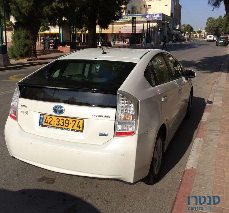 2011' Toyota Prius טויוטה פריוס photo #2