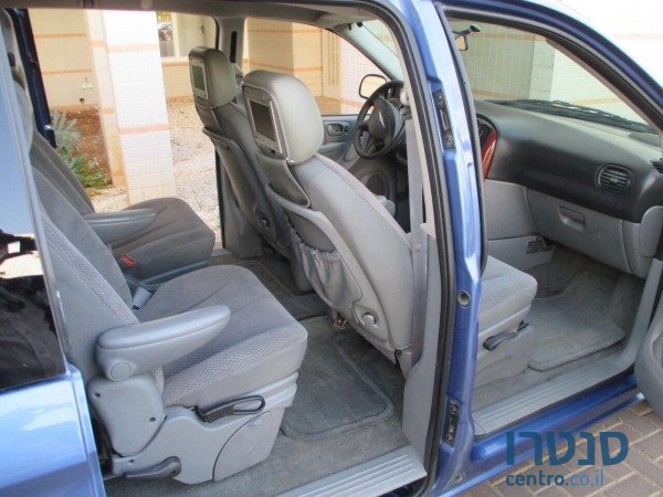 2007' Chrysler Town & Country photo #4