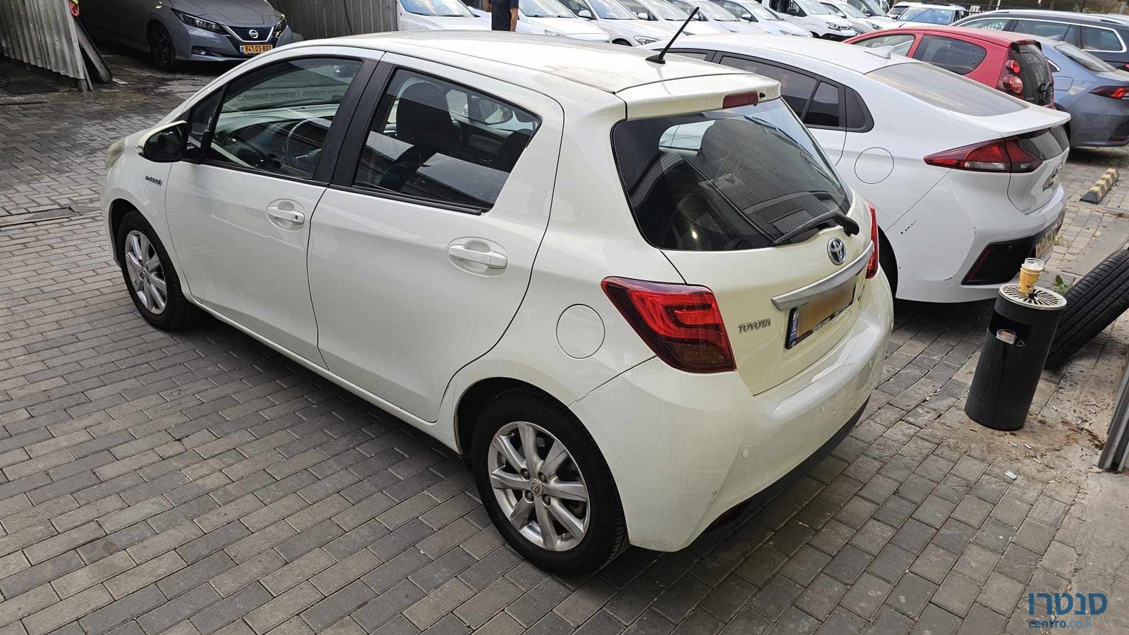 2017' Toyota Yaris photo #3