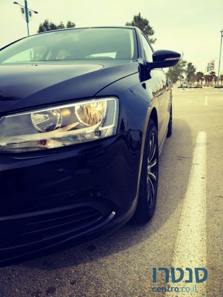 2013' Volkswagen Jetta photo #3