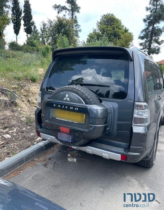 2012' Mitsubishi Pajero מיצובישי פג'רו photo #2