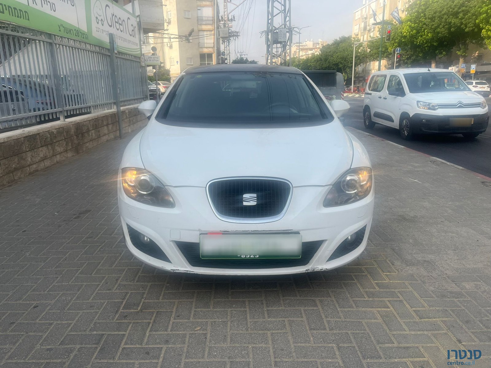 2012' SEAT Leon photo #4