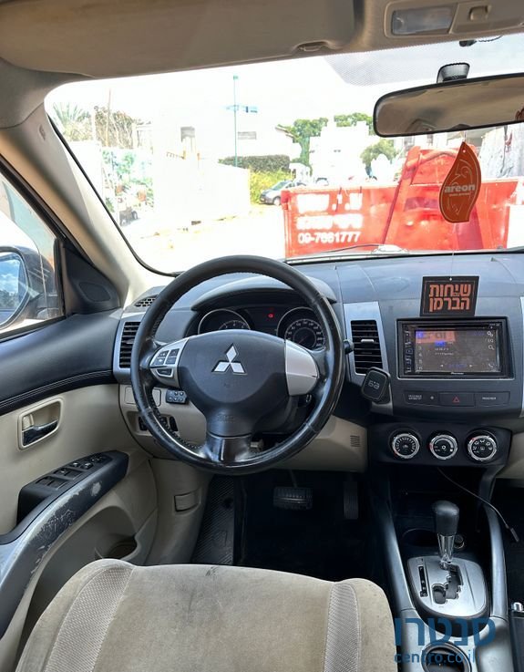 2010' Mitsubishi Outlander מיצובישי אאוטלנדר photo #2