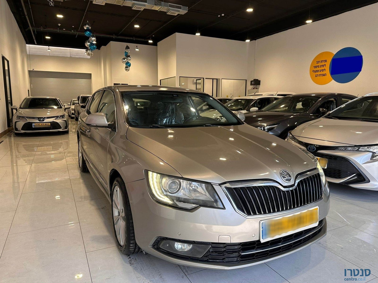 2013' Skoda Superb photo #2