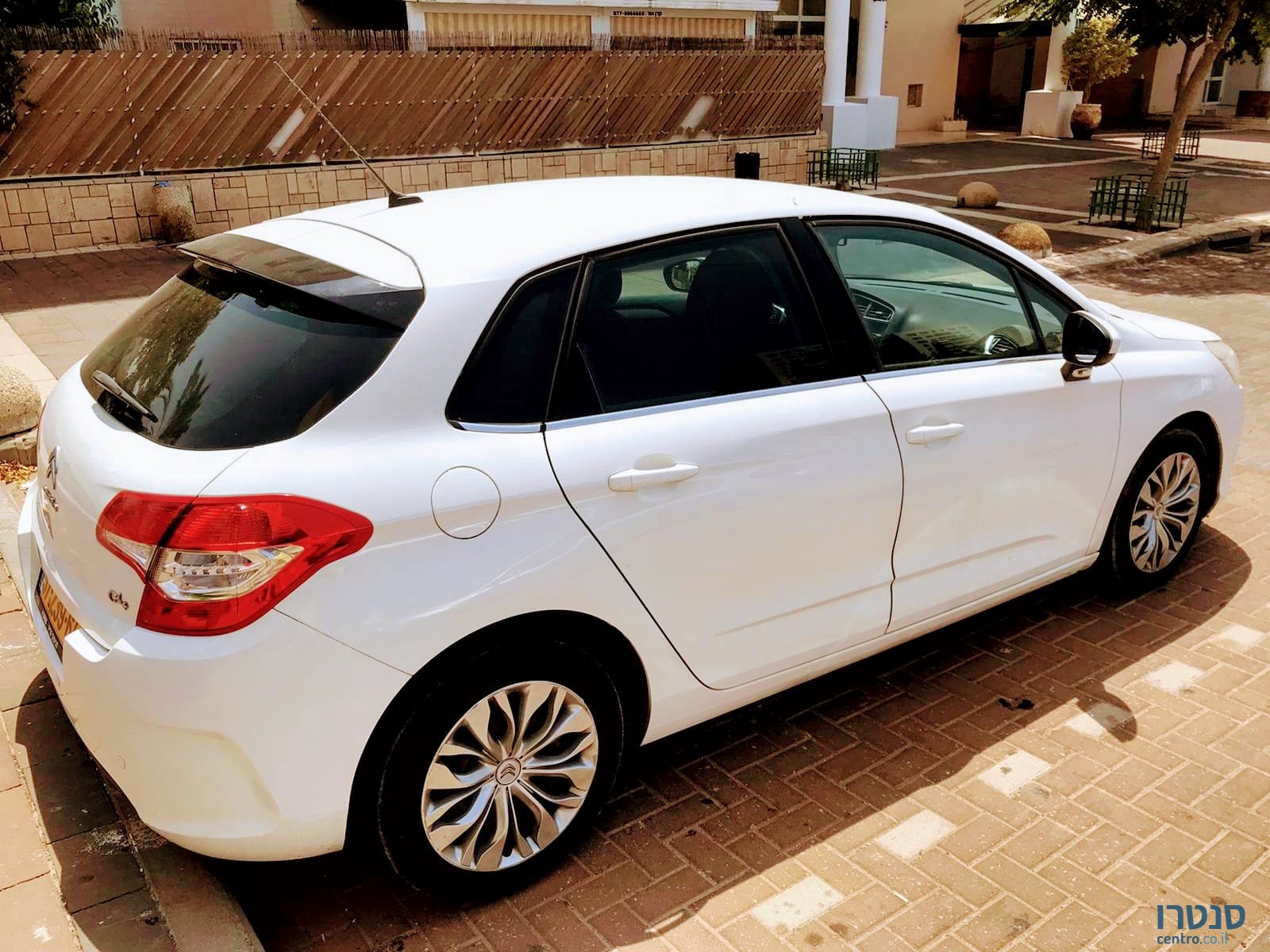 2014' Citroen C4 photo #2