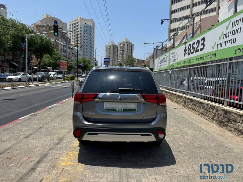 2021' Mitsubishi Outlander photo #6