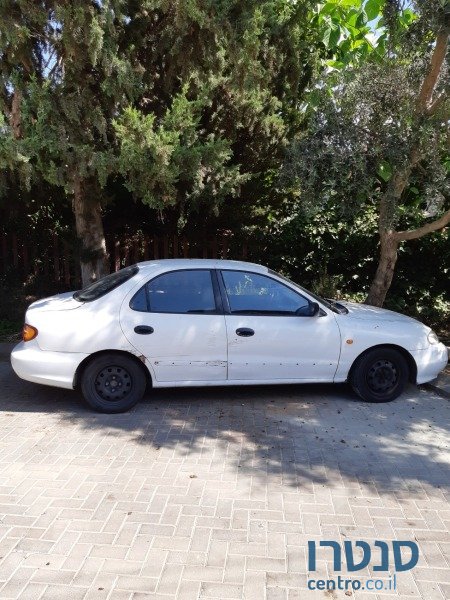 2000' Hyundai Lantra photo #1