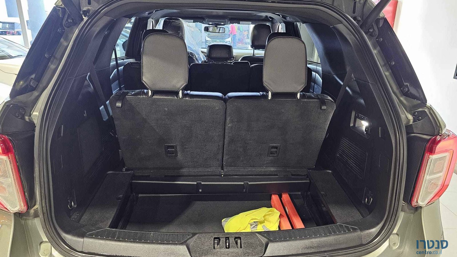 2020' Ford Explorer photo #5