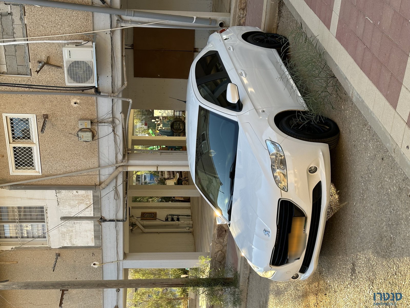 2016' Peugeot 301 photo #1