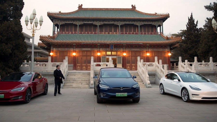 סין מרחיבה את האיסור על כניסת רכבי טסלה למחוז בו נפגשים בכירי השלטון