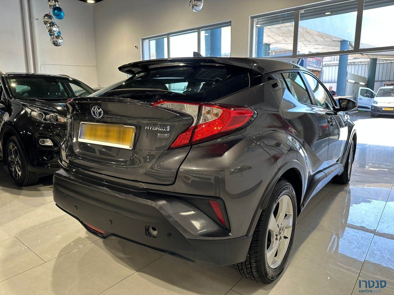 2018' Toyota C-HR photo #2