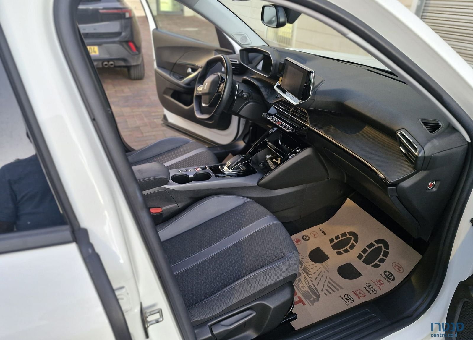 2020' Peugeot 2008 פיג'ו photo #6