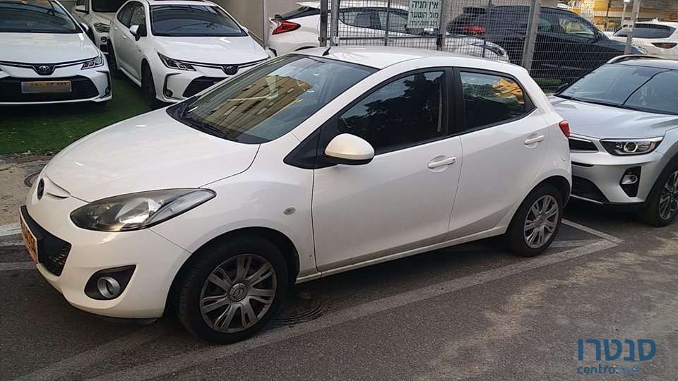 2015' Mazda 2 photo #1