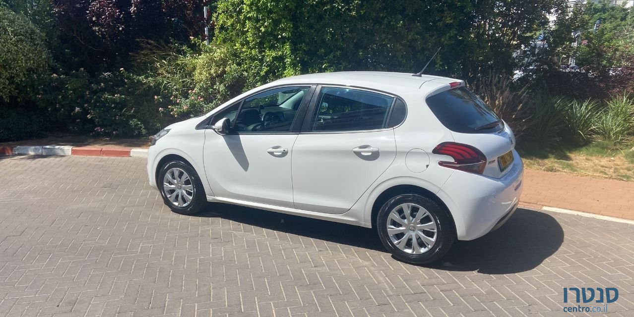 2020' Peugeot 208 פיג'ו photo #2