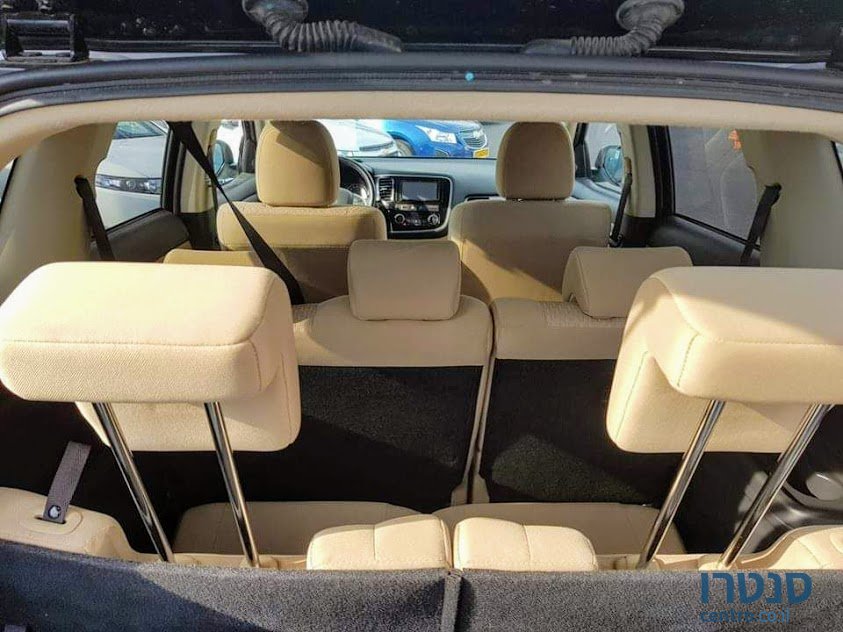 2015' Mitsubishi Outlander photo #4