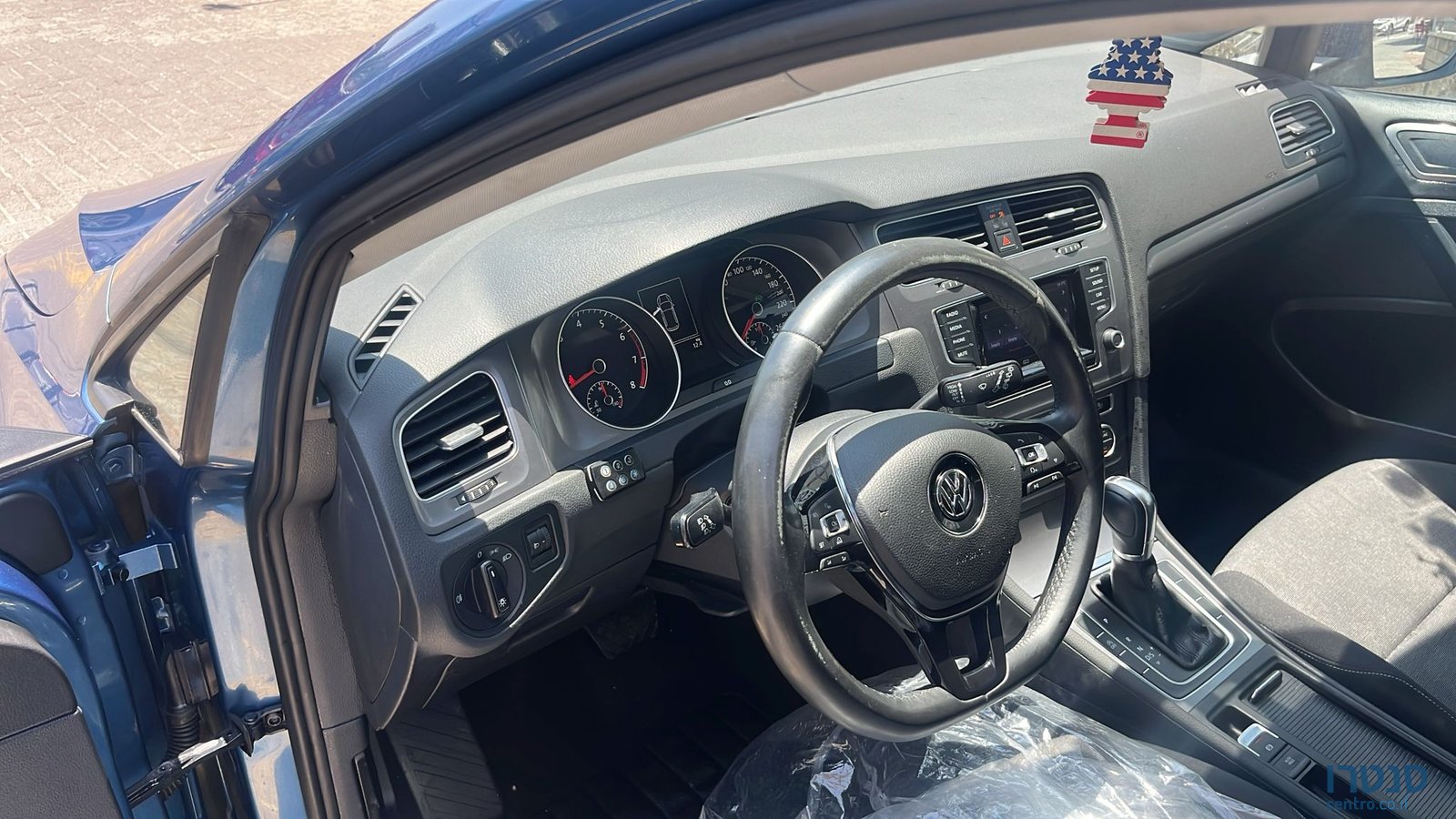 2014' Volkswagen Golf photo #5