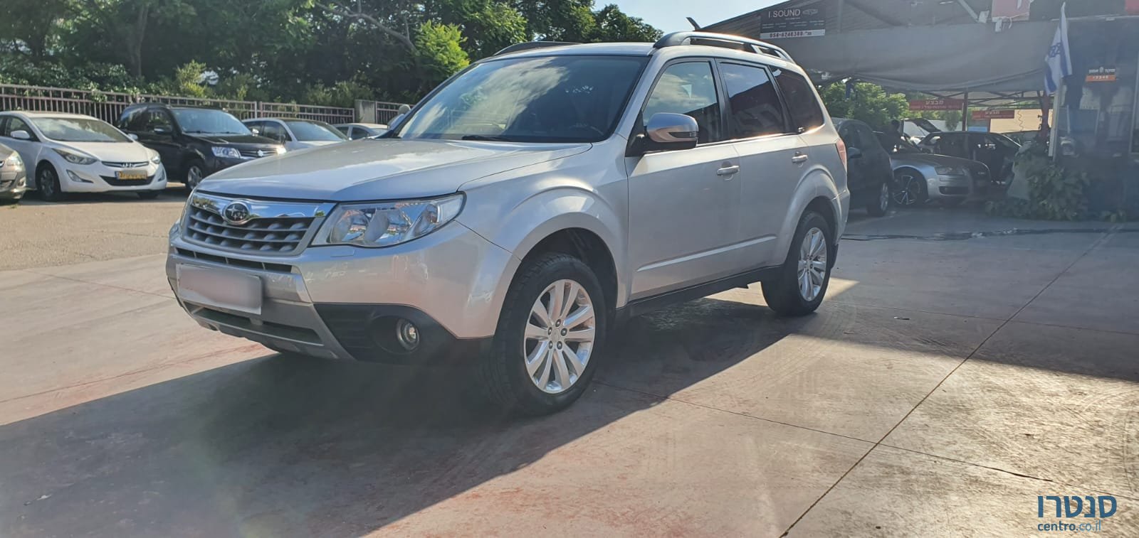 2011' Subaru Forester photo #1