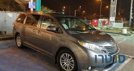 2015' Toyota Sienna טויוטה סיינה photo #2