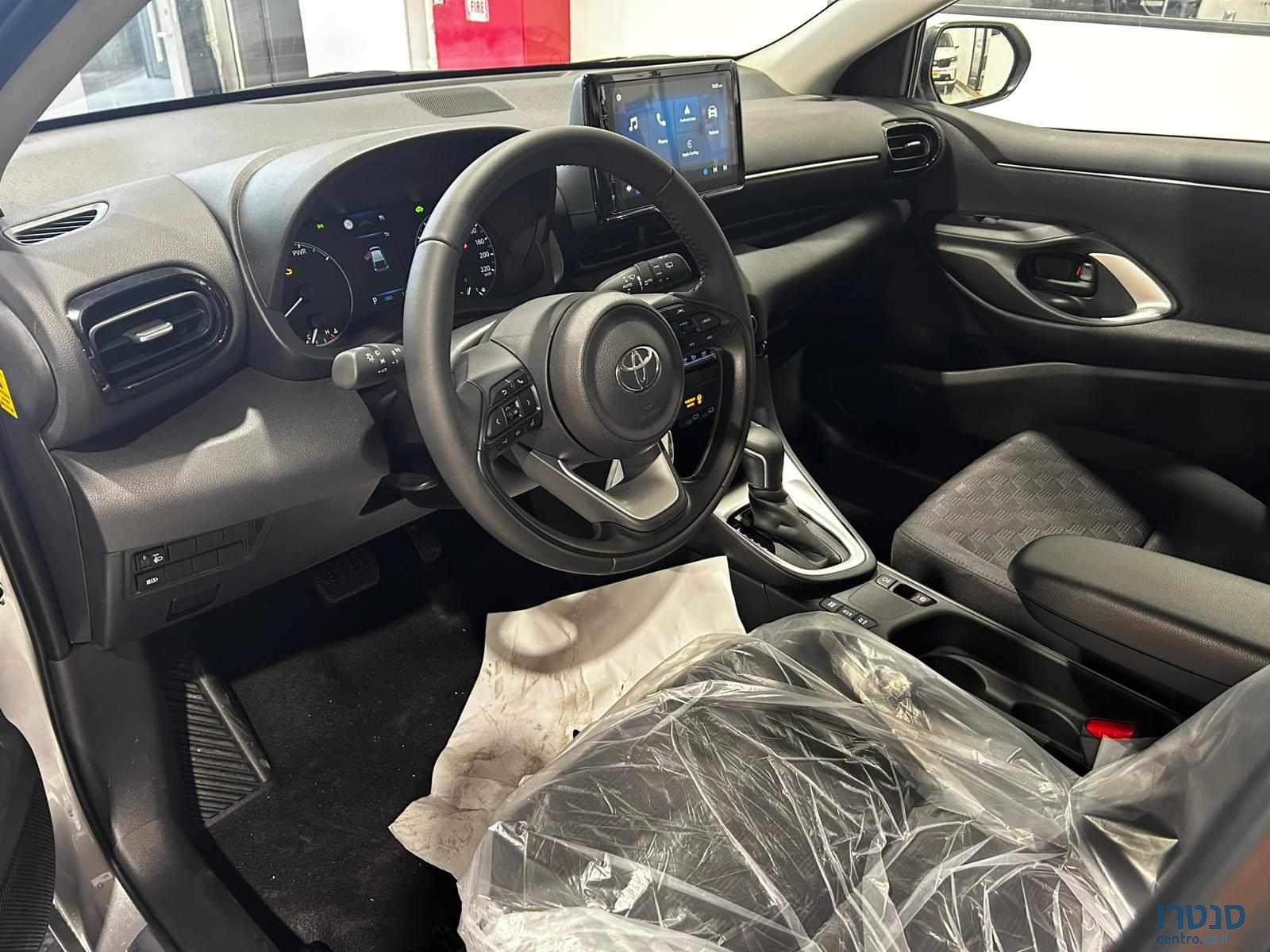 2025' Toyota Yaris photo #5