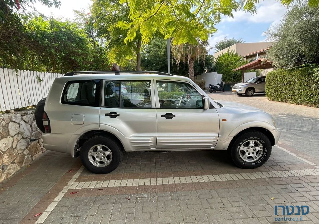 2001' Mitsubishi Pajero מיצובישי פג'רו photo #4