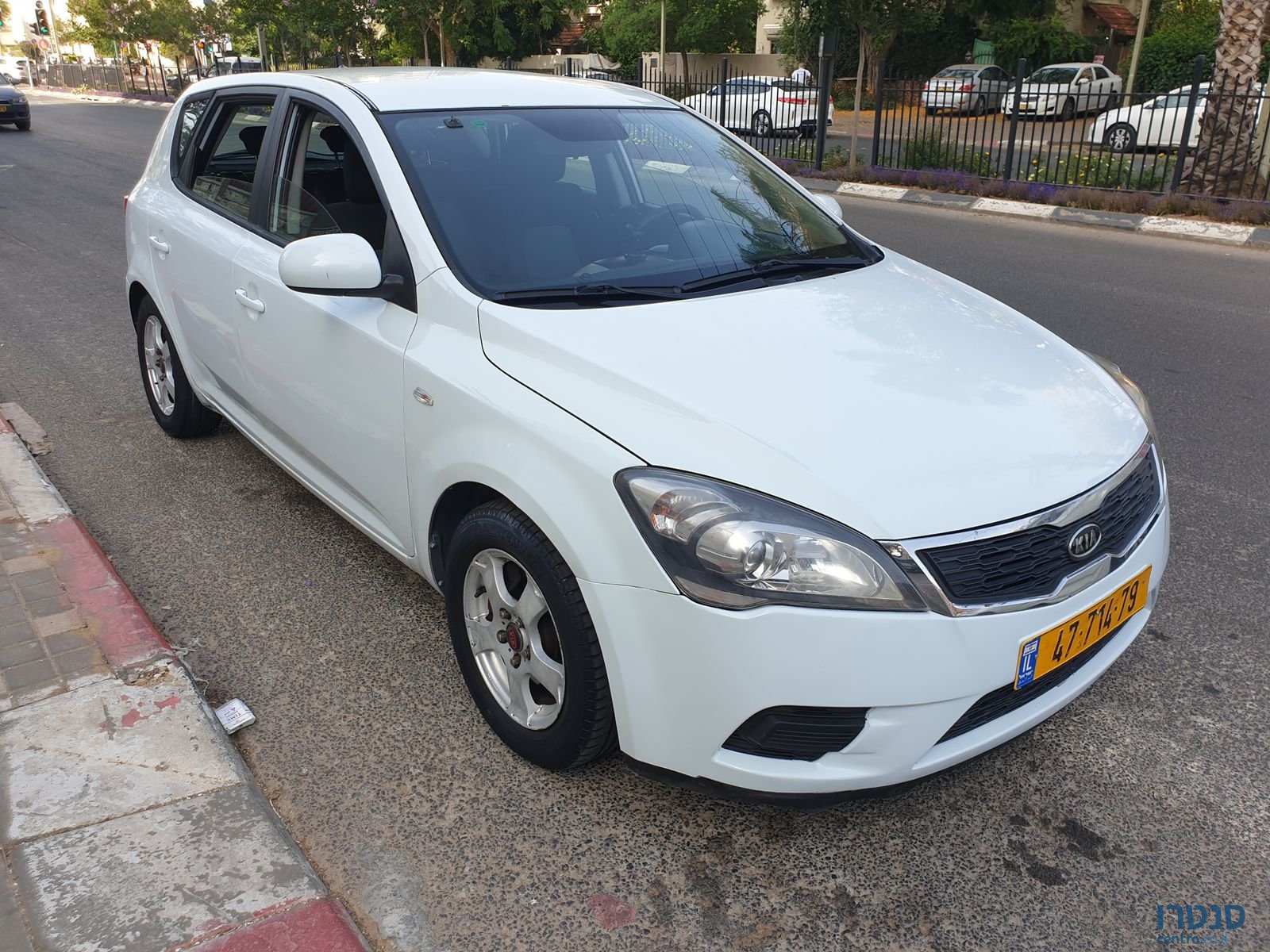 2012' Kia Ceed photo #2