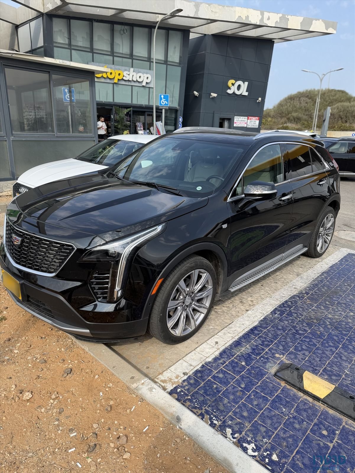 2022' Cadillac XT4 קאדילק photo #1