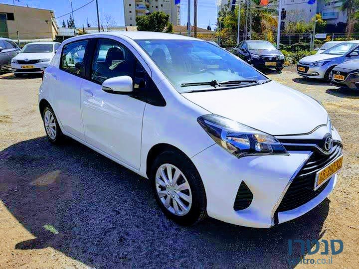 2014' Toyota Yaris photo #1