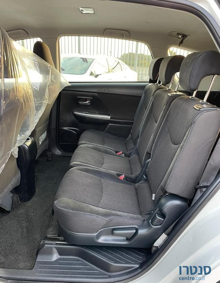 2019' Toyota Prius טויוטה פריוס photo #2