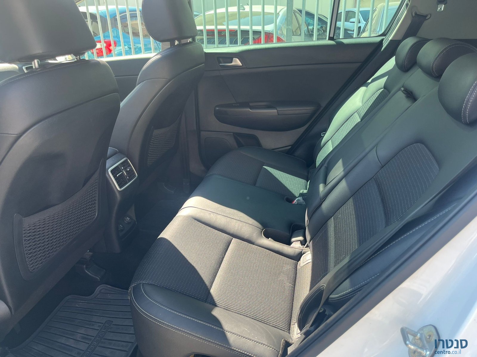 2020' Kia Sportage photo #3