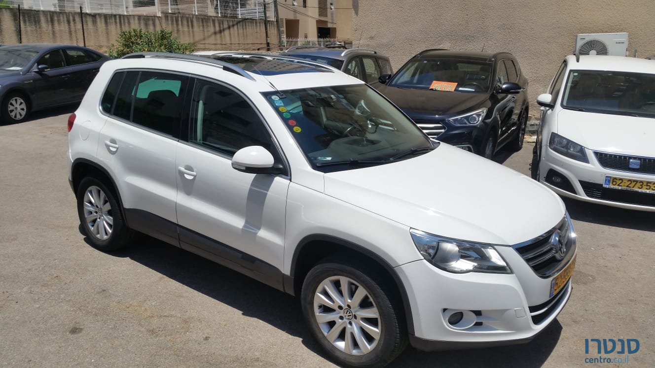 2010' Volkswagen Tiguan photo #1