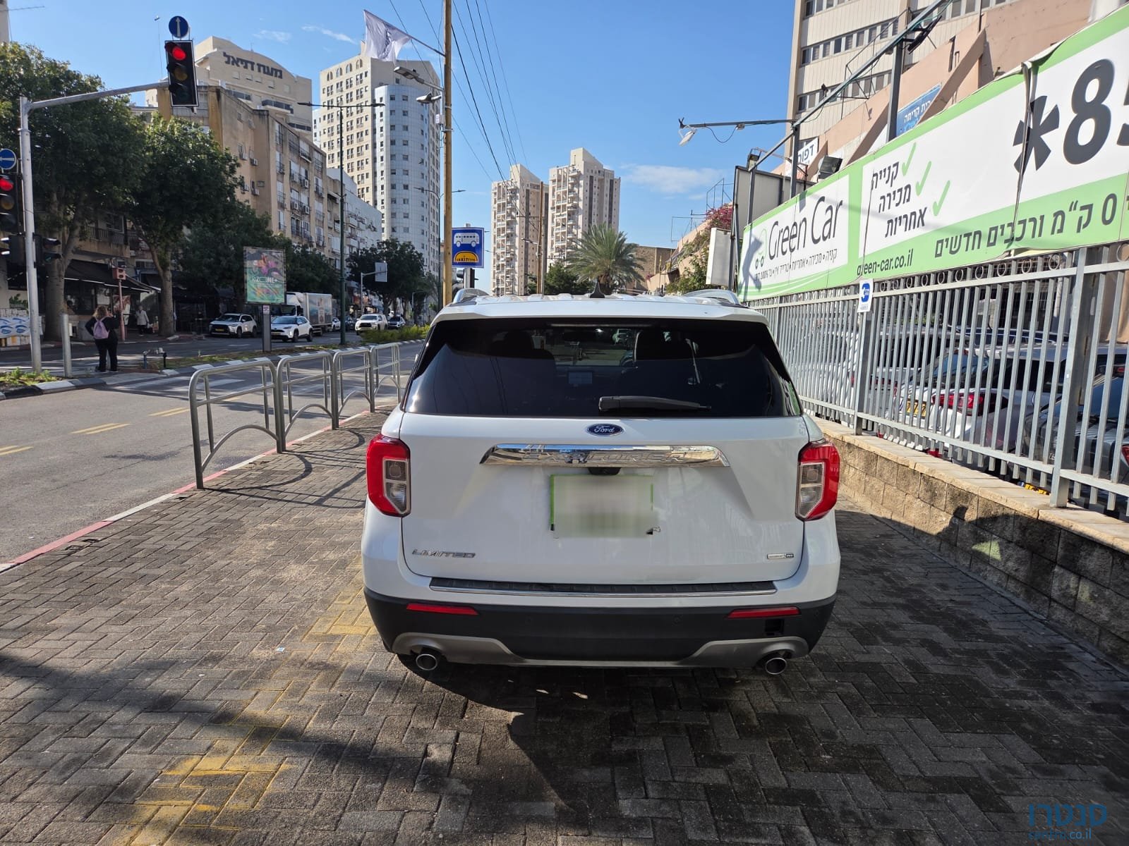 2023' Ford Explorer photo #6