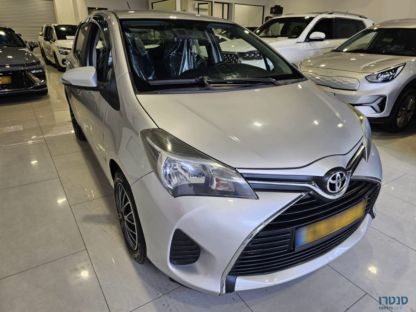 2016' Toyota Yaris photo #2