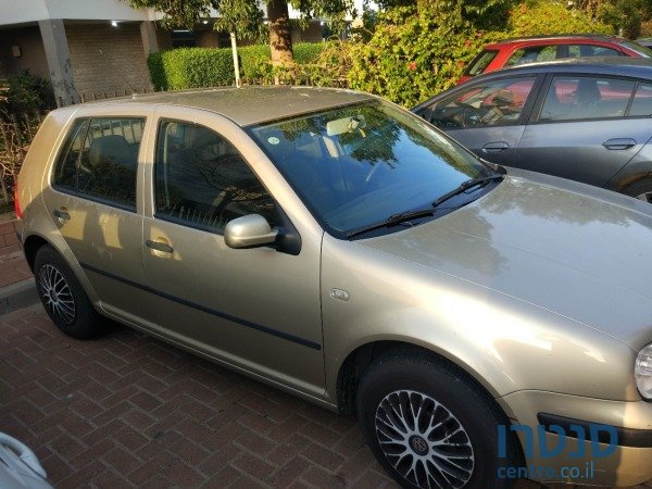 2002' Volkswagen Golf photo #1