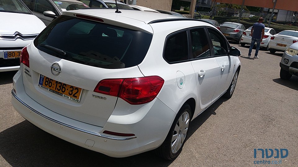 2014' Opel Astra photo #4