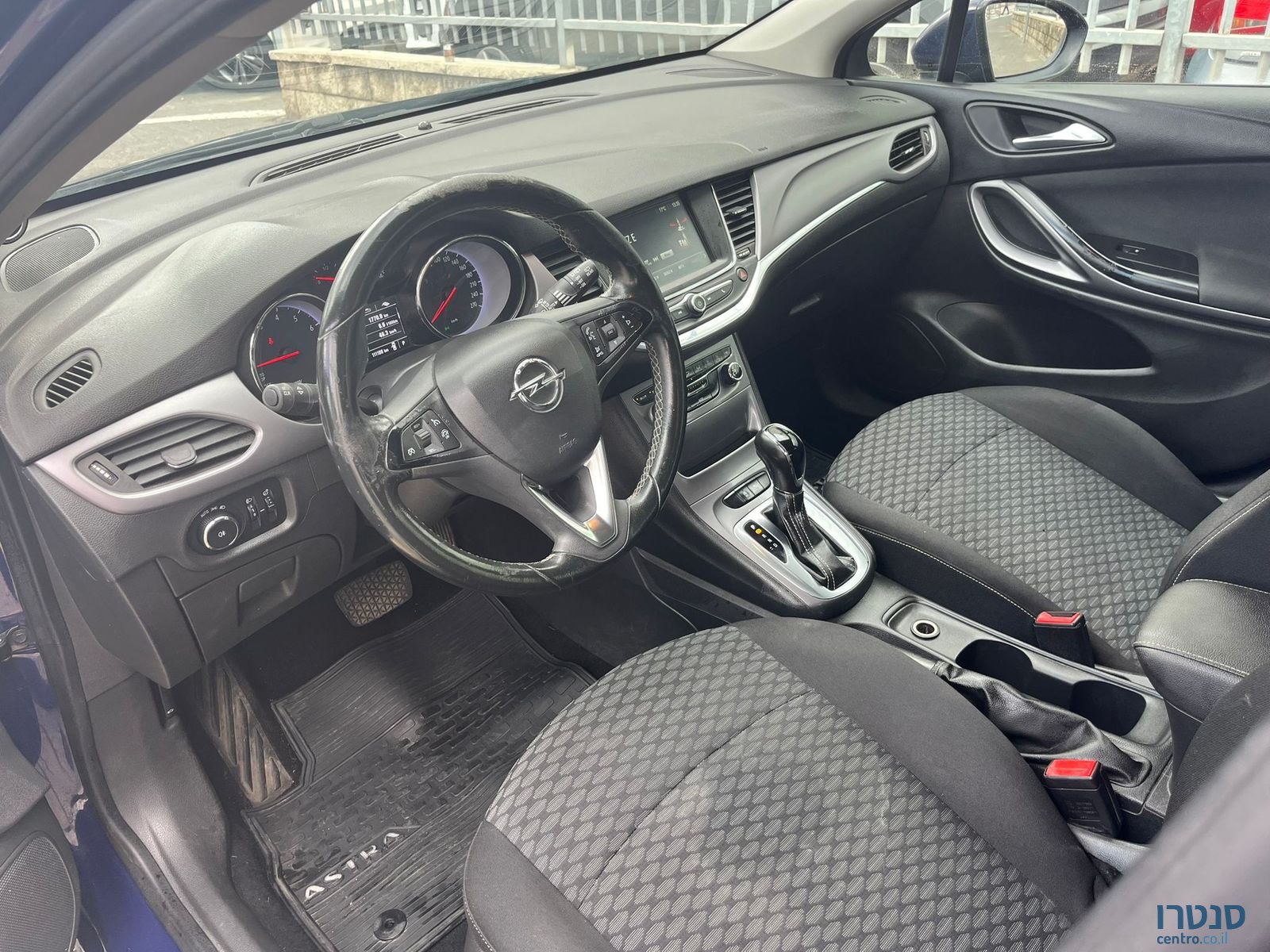 2018' Opel Astra photo #2