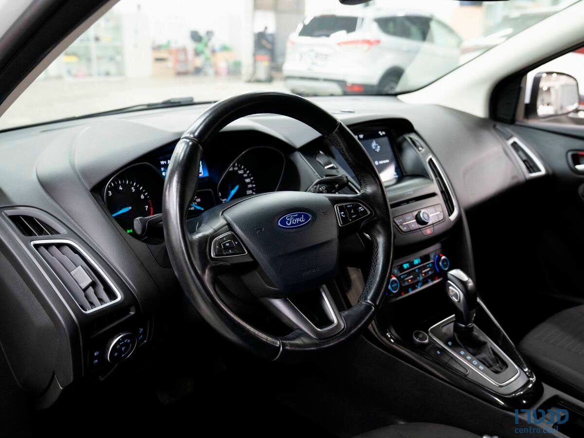 2018' Ford Focus photo #6