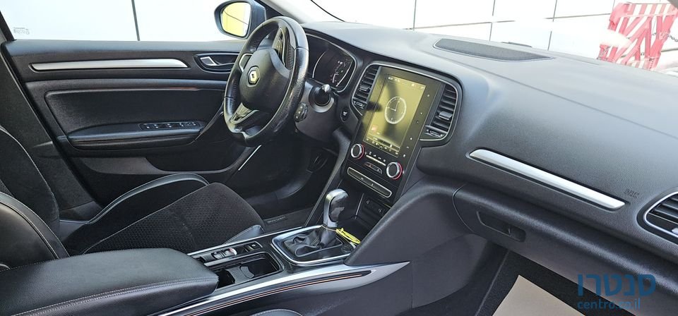 2020' Renault Megane photo #6