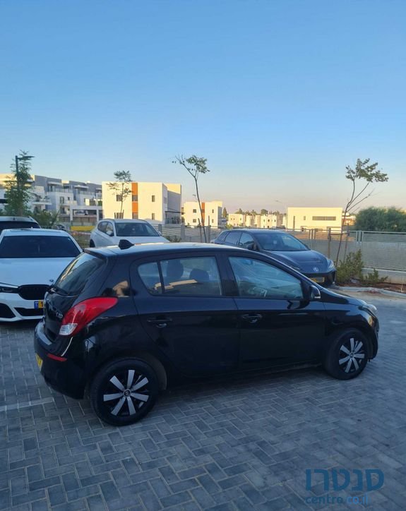 2012' Hyundai i20 יונדאי photo #2