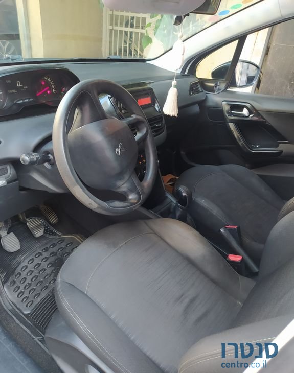 2015' Peugeot 208 פיג'ו photo #3