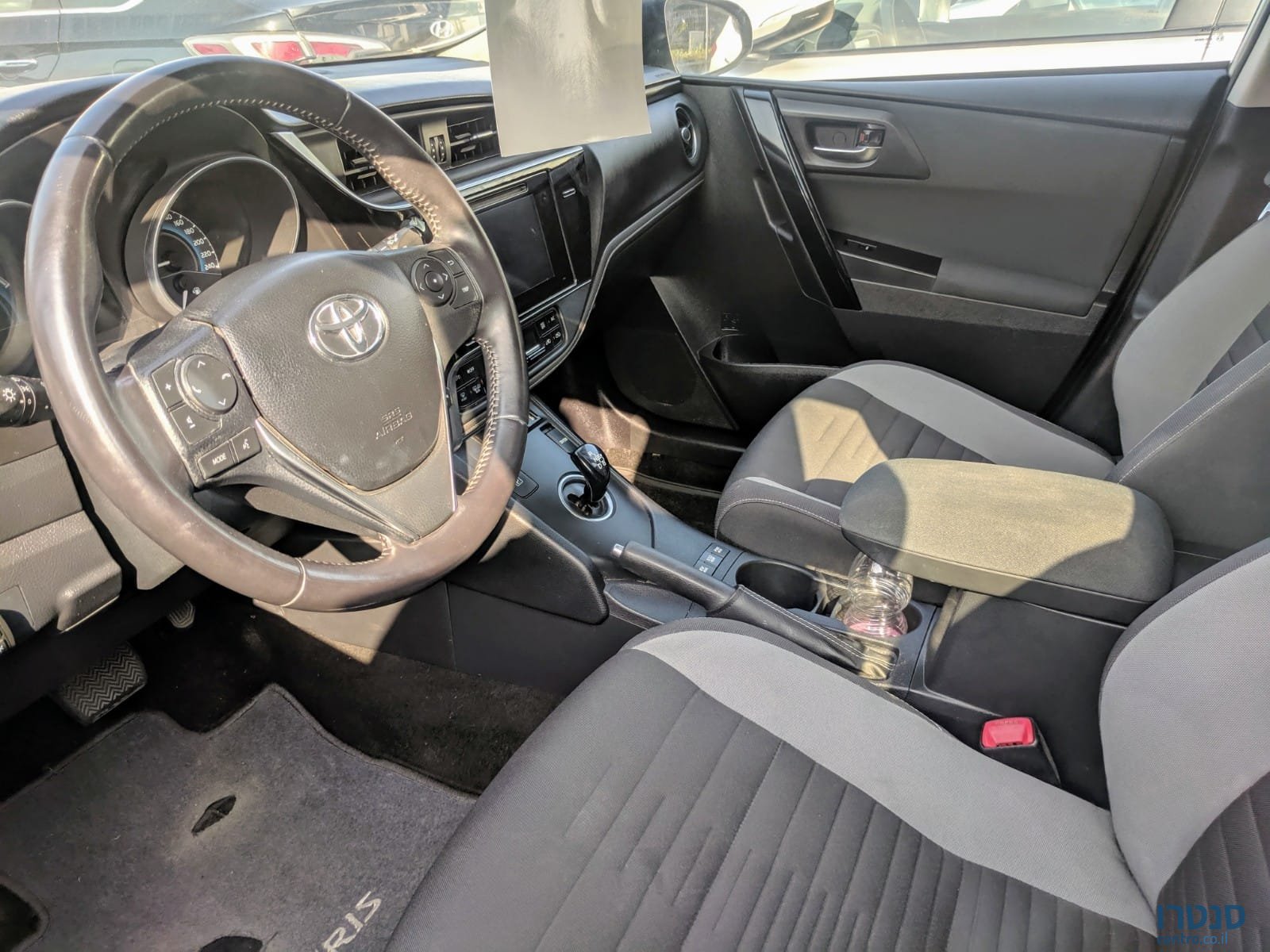 2015' Toyota Auris photo #5