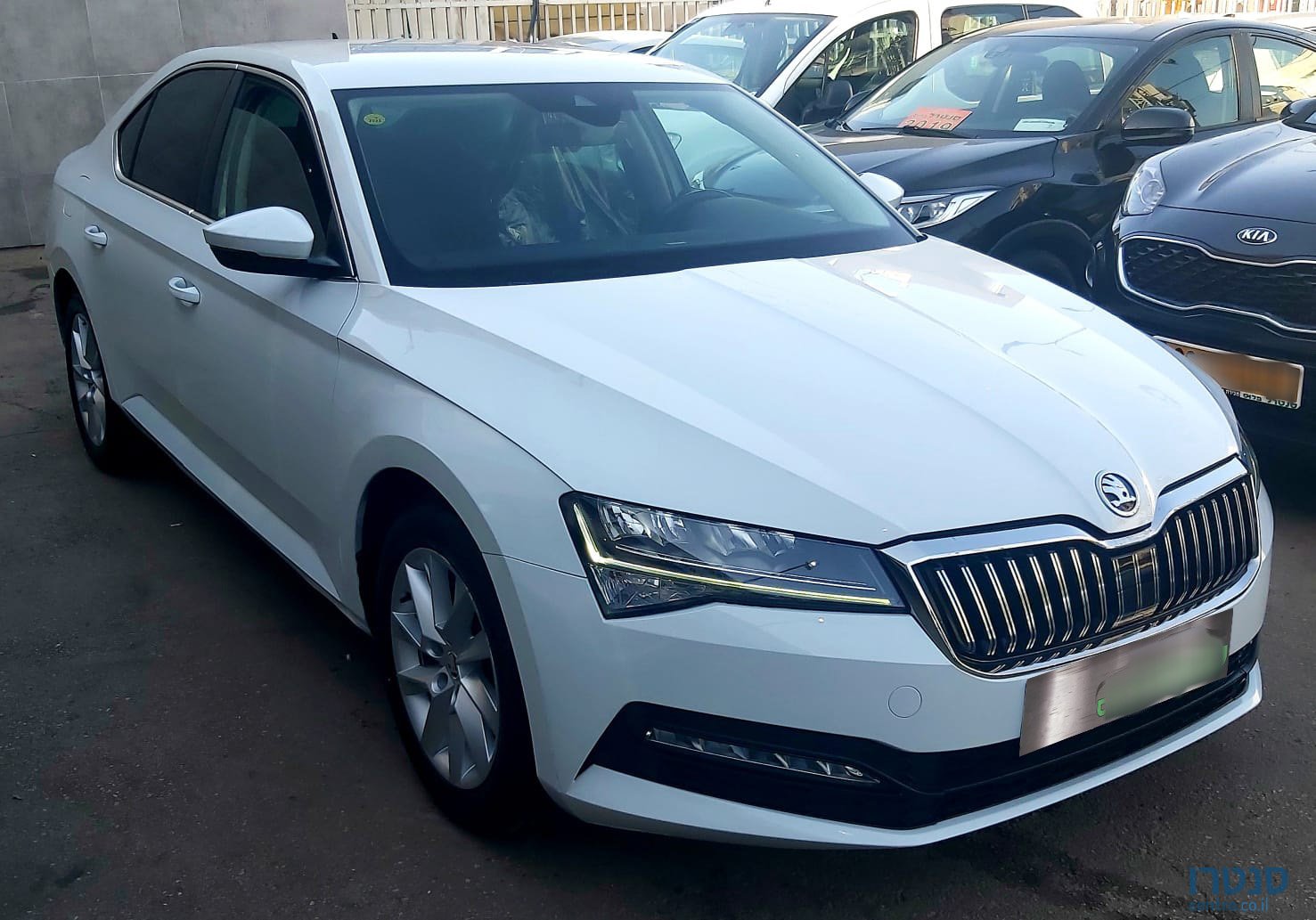 2020' Skoda Superb Business photo #2
