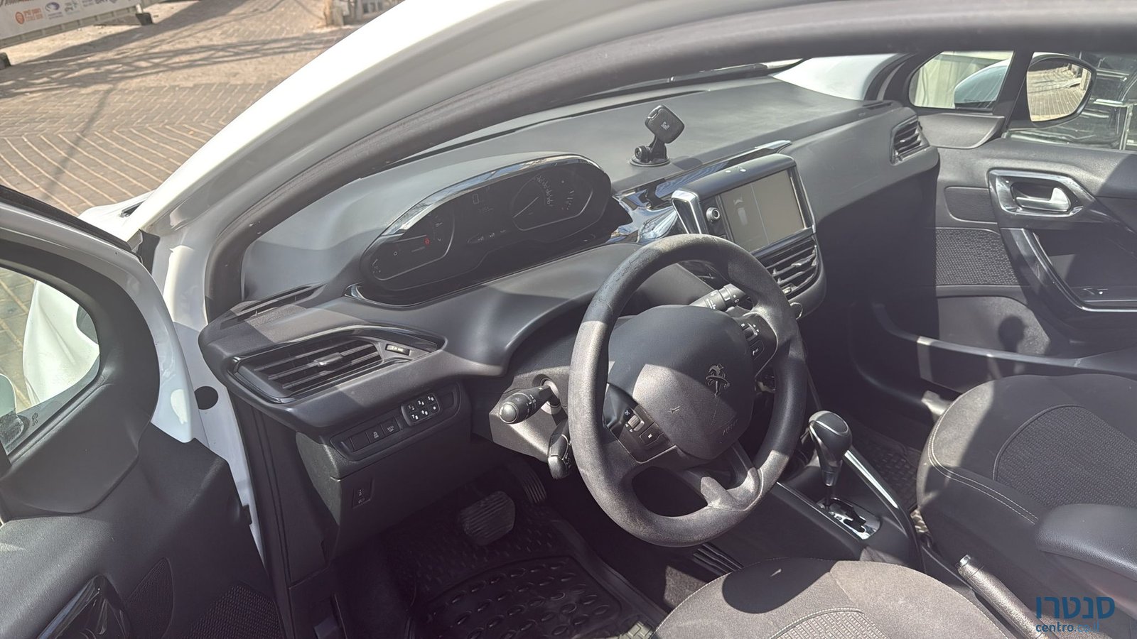 2018' Peugeot 208 photo #3