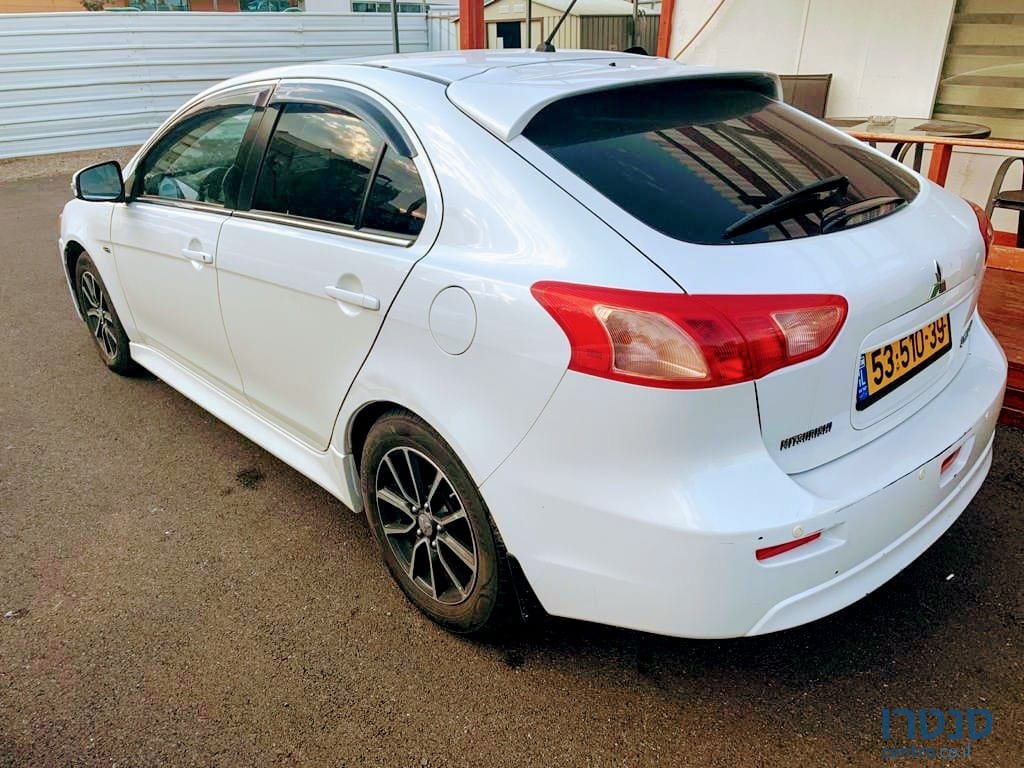 2016' Mitsubishi Lancer X Sportback photo #2