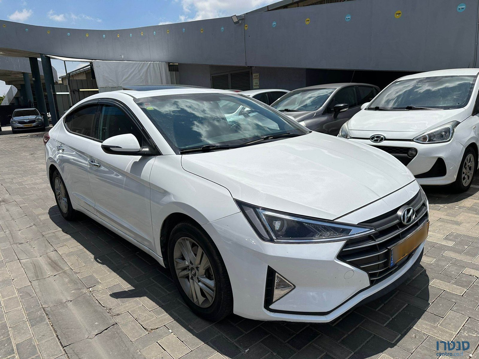 2017' Hyundai ELANTRA photo #2