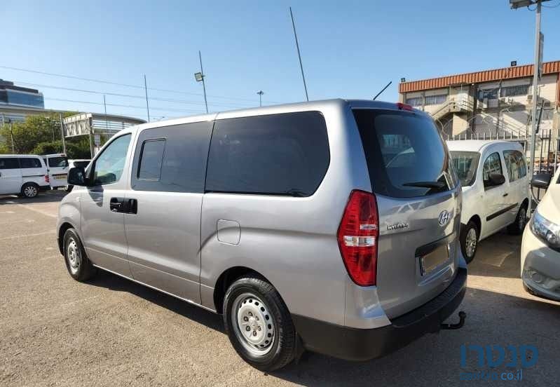 2018' Hyundai i800 יונדאי photo #6